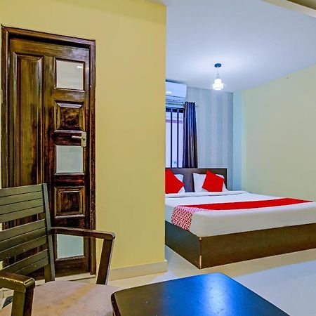 Oyo Flagship 77876 Amigo Suites Kochi Exteriör bild