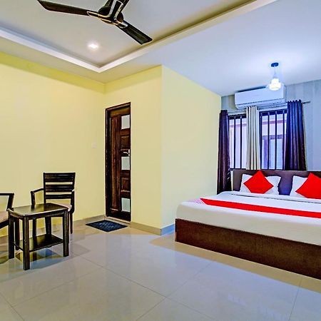 Oyo Flagship 77876 Amigo Suites Kochi Exteriör bild