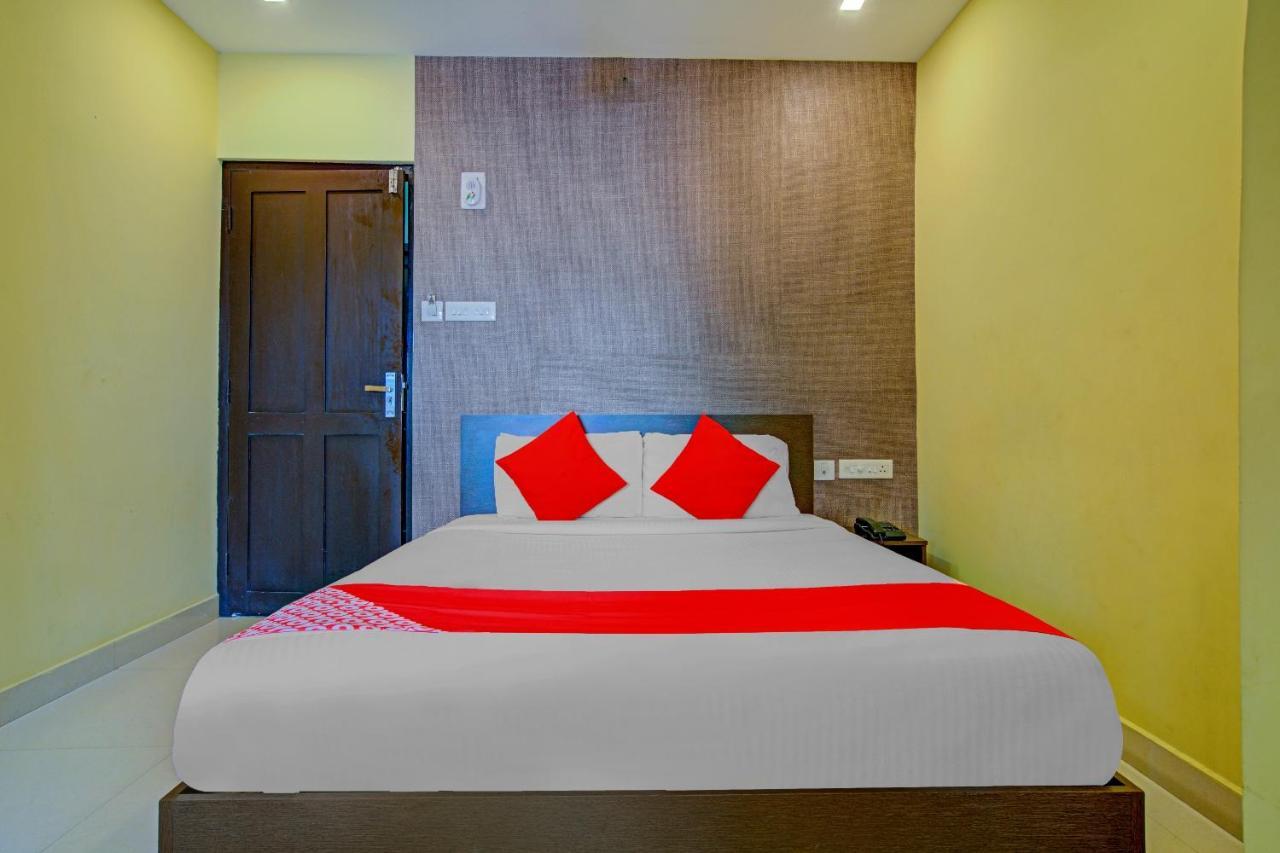 Oyo Flagship 77876 Amigo Suites Kochi Exteriör bild