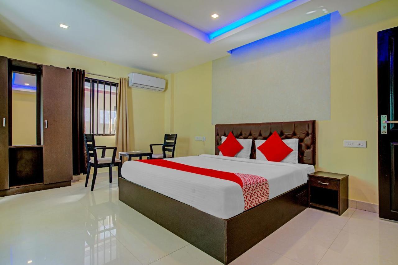 Oyo Flagship 77876 Amigo Suites Kochi Exteriör bild