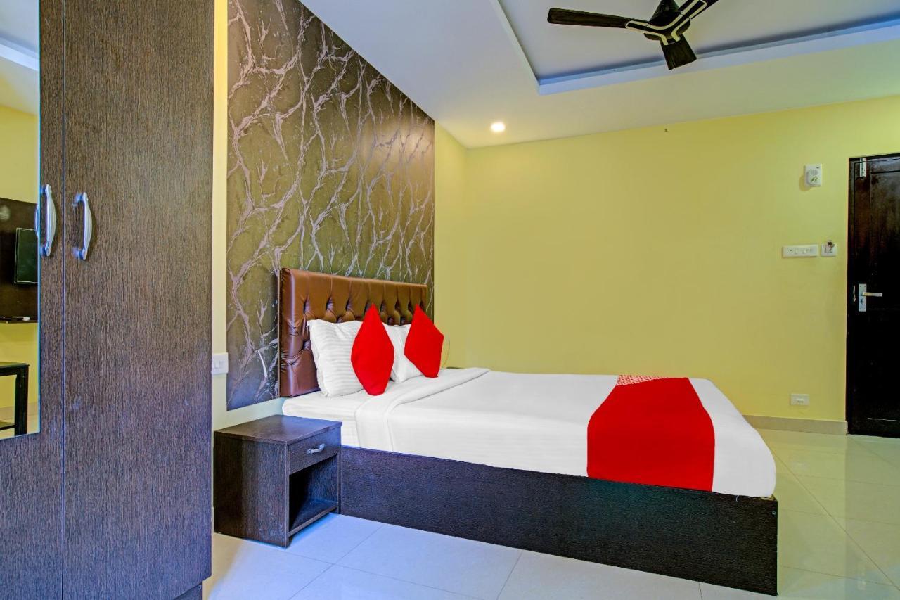 Oyo Flagship 77876 Amigo Suites Kochi Exteriör bild