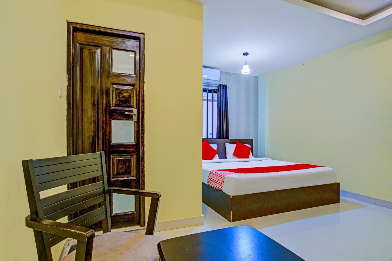 Oyo Flagship 77876 Amigo Suites Kochi Exteriör bild