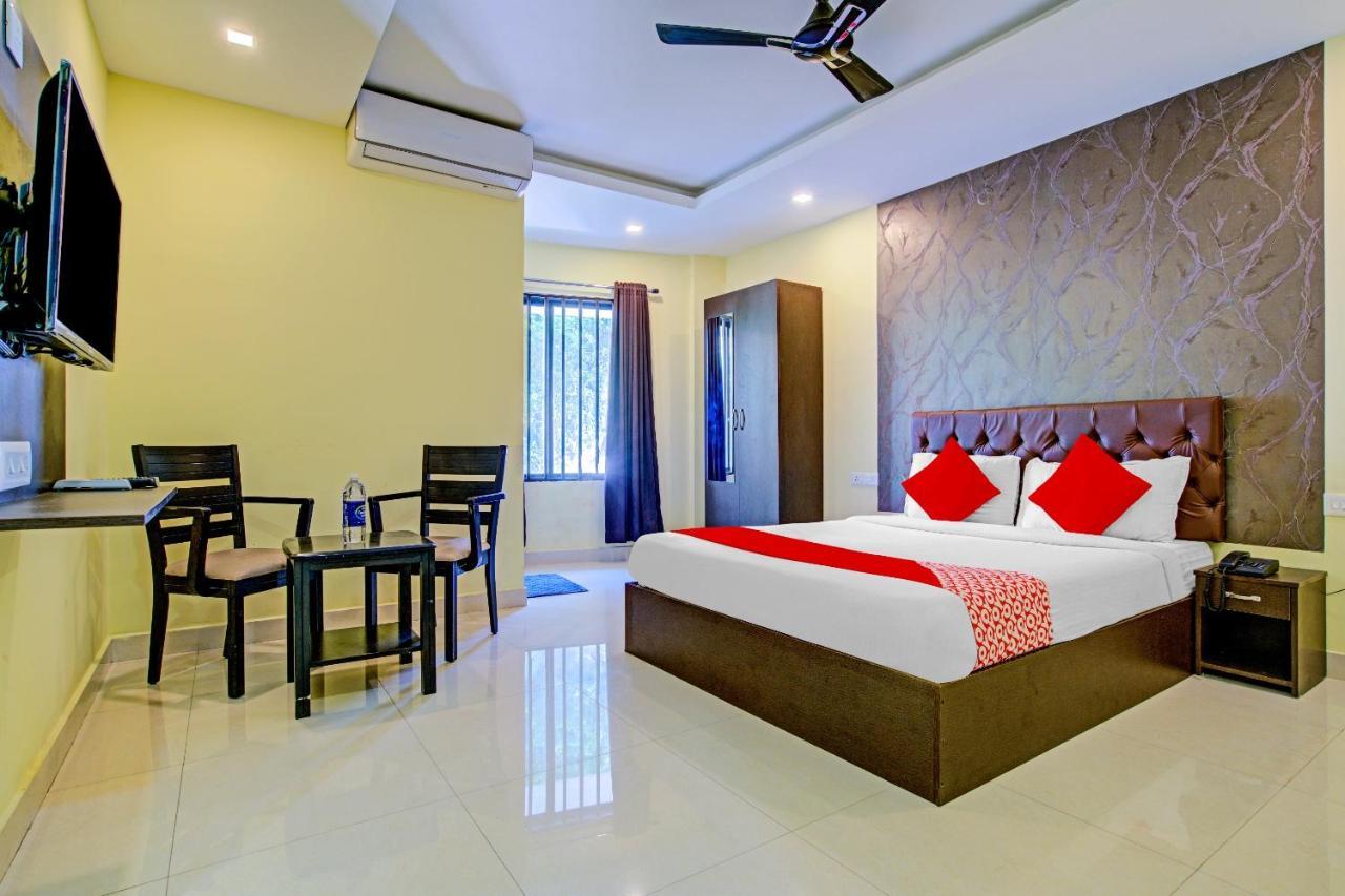 Oyo Flagship 77876 Amigo Suites Kochi Exteriör bild