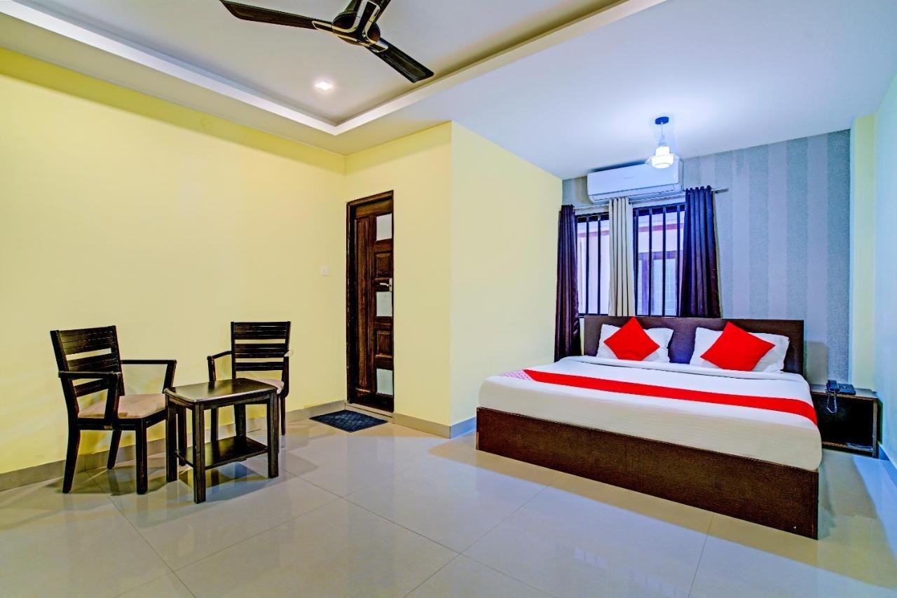 Oyo Flagship 77876 Amigo Suites Kochi Exteriör bild