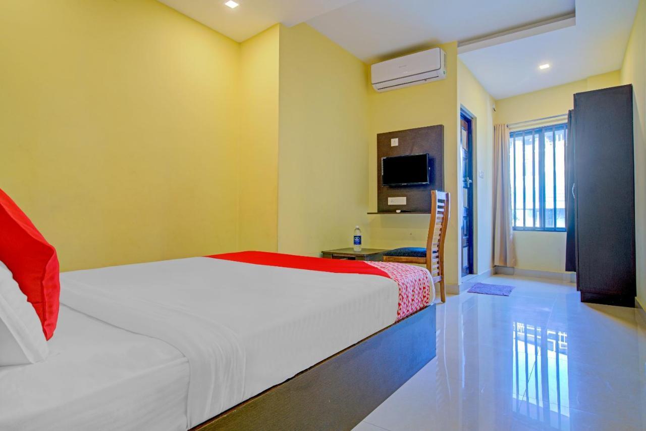 Oyo Flagship 77876 Amigo Suites Kochi Exteriör bild