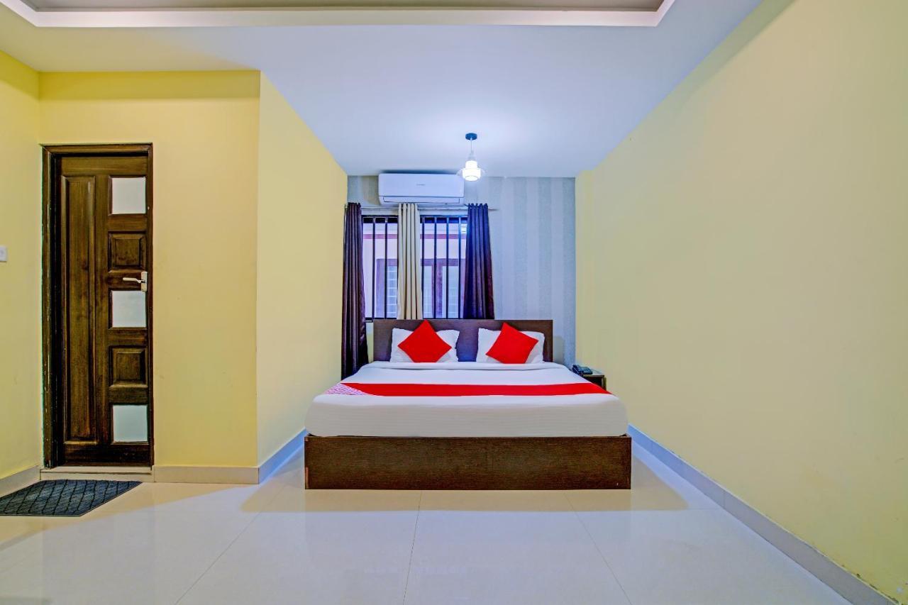 Oyo Flagship 77876 Amigo Suites Kochi Exteriör bild