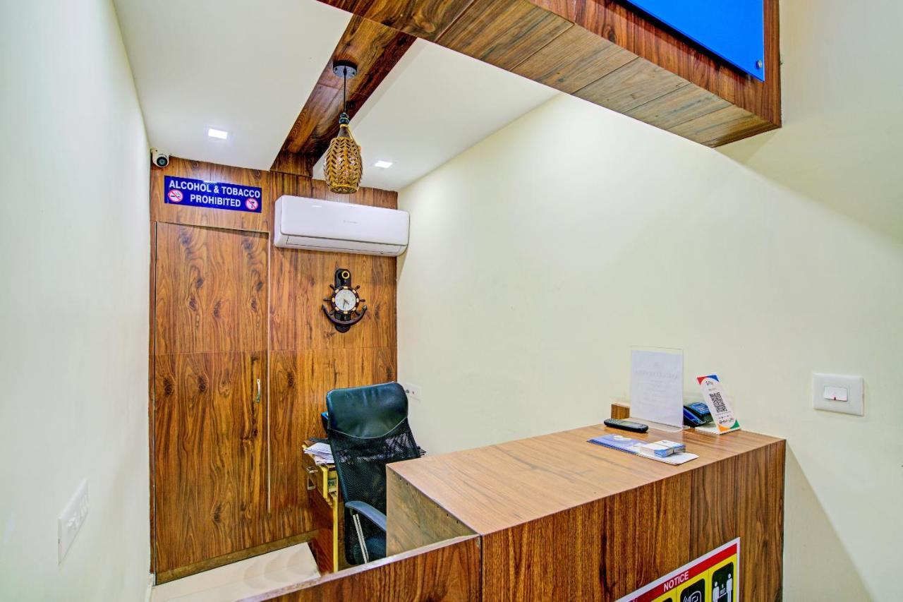 Oyo Flagship 77876 Amigo Suites Kochi Exteriör bild