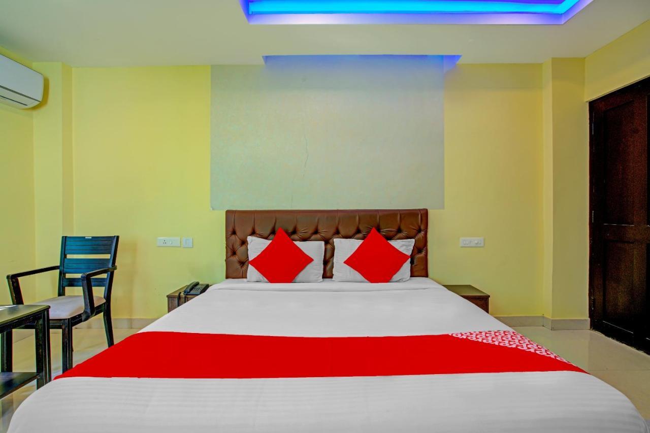 Oyo Flagship 77876 Amigo Suites Kochi Exteriör bild