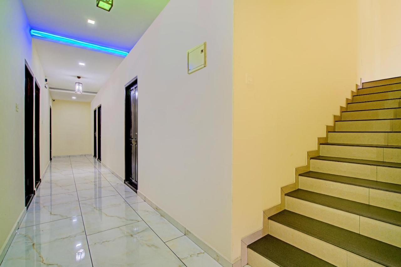 Oyo Flagship 77876 Amigo Suites Kochi Exteriör bild