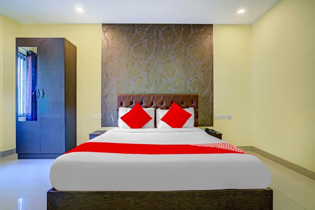Oyo Flagship 77876 Amigo Suites Kochi Exteriör bild